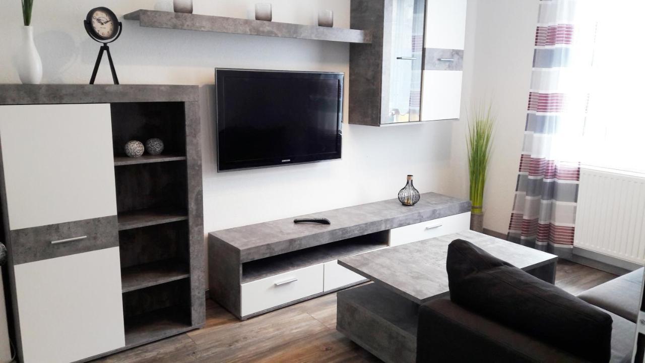 Moderne Ferienwohnung Am Wesertor Касел Екстериор снимка