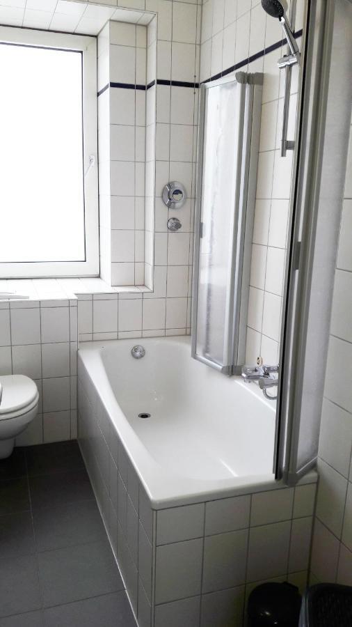 Moderne Ferienwohnung Am Wesertor Касел Екстериор снимка