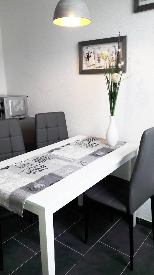 Moderne Ferienwohnung Am Wesertor Касел Екстериор снимка